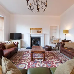 Traditional Luxury Sleeps 10 Edinburgh