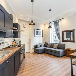  Appartement 3 Bedroom Victorian Apartment-6 Beds-free Street Parking
