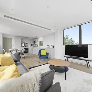 https://executive-apts-in-bermondsey-and-townhouse-by-city-stay-london.brighton-hotels-england.com